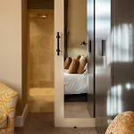 Pensión House 5*