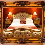 Pensión House 5*