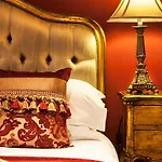 Pensión House 5*